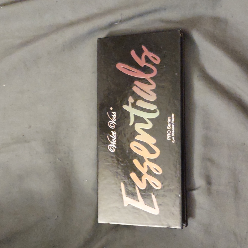 Violet Voss Essentials pro series eyeshadow palette